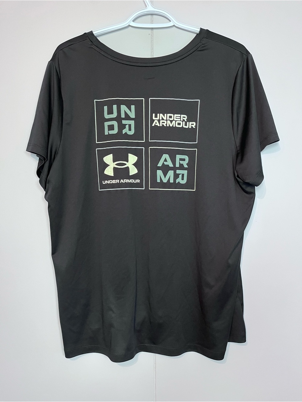 Under Armour HeatGear Black Graphic Athletic T-Shirt Women’s 1X Loose Fit - Picture 2 of 6